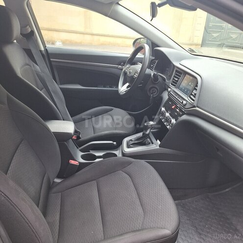 Hyundai Elantra-18