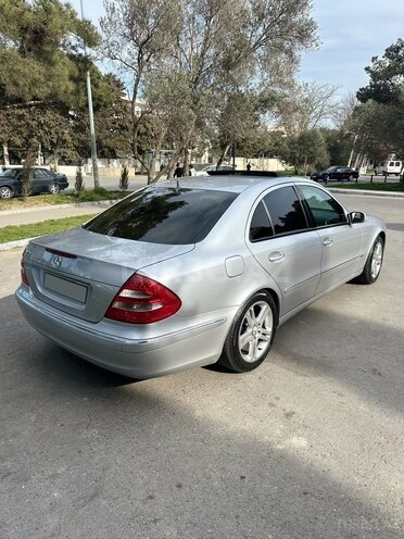 Mercedes E 270-5