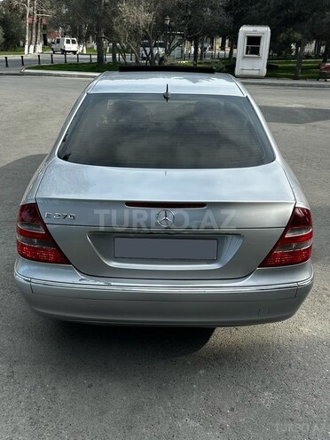 Mercedes E 270-6