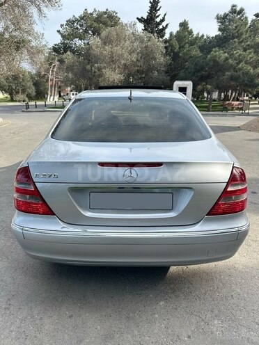Mercedes E 270-3