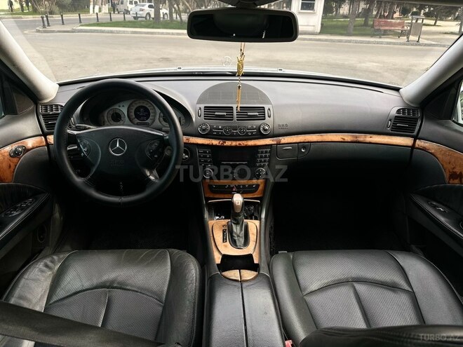 Mercedes E 270-7