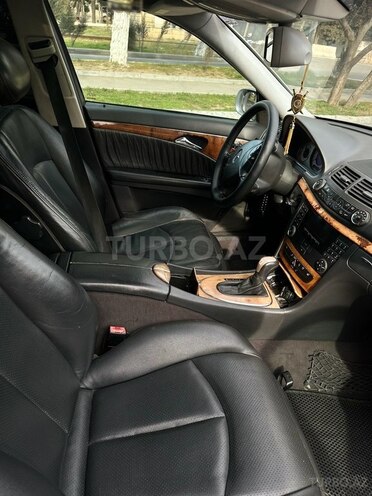 Mercedes E 270-8