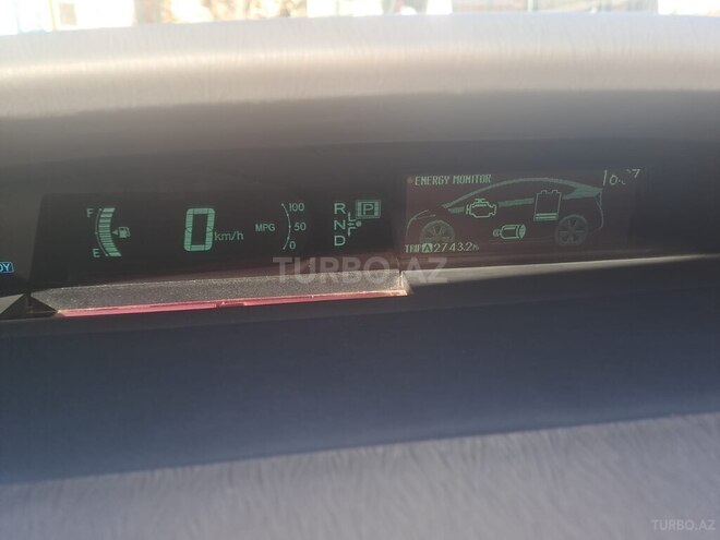 Toyota Prius-16