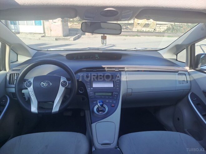 Toyota Prius-18