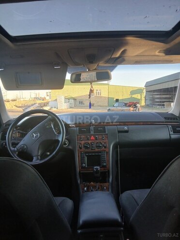 Mercedes E 280-3