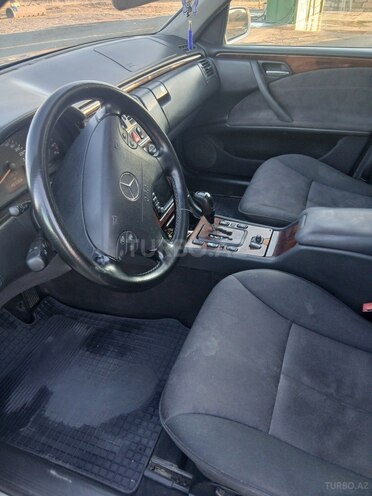 Mercedes E 280-2