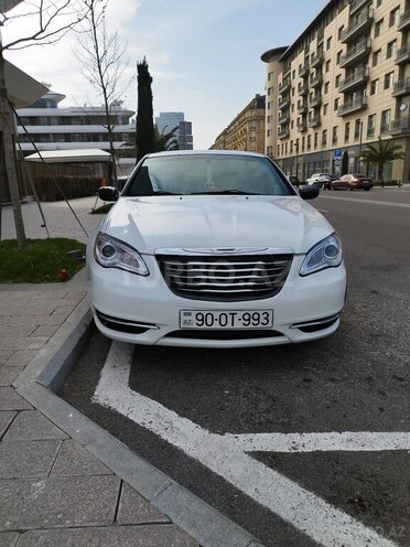 Chrysler 200-1