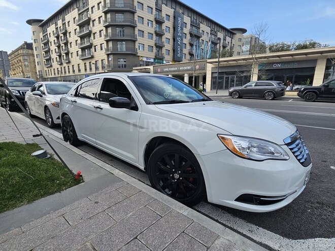 Chrysler 200-3
