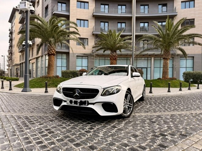 Mercedes E 220 d-1