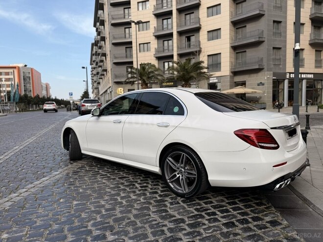 Mercedes E 220 d-4