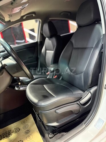 Hyundai Accent-17