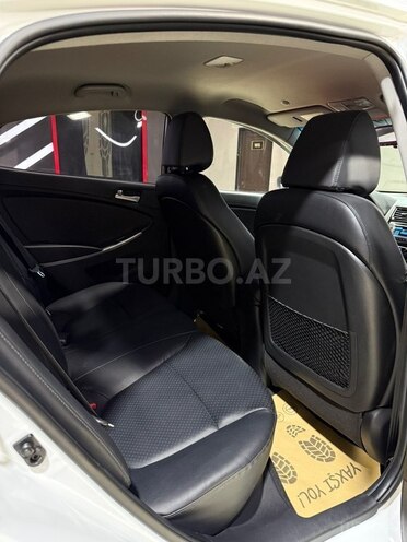 Hyundai Accent-14