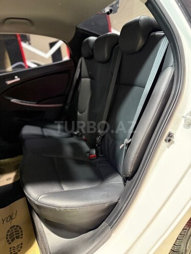 Hyundai Accent-16