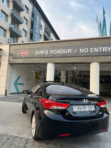 Hyundai Elantra-3