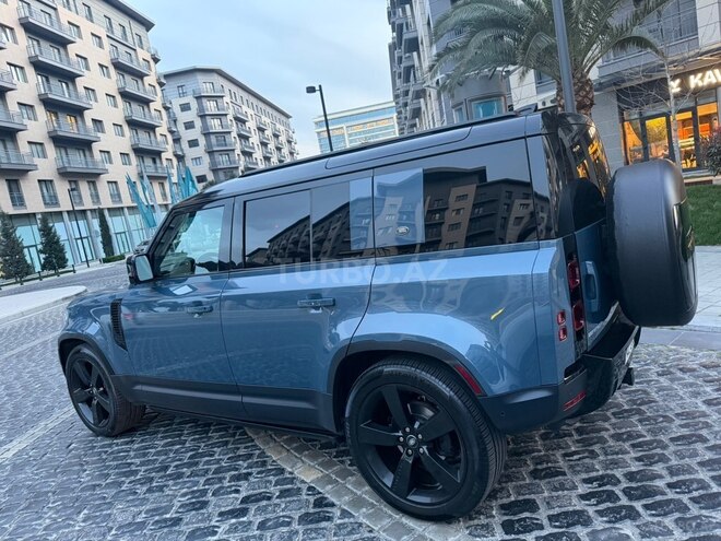 Land Rover Defender-7