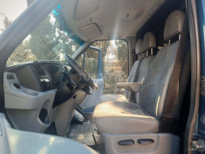 Ford Transit-14