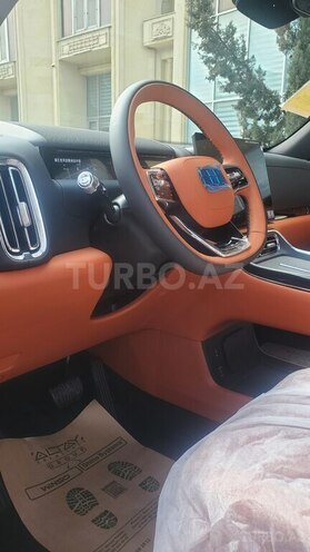 Geely Galaxy M9-8