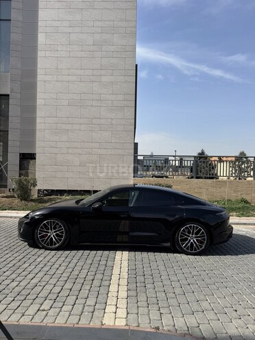 Porsche Taycan 4S-3