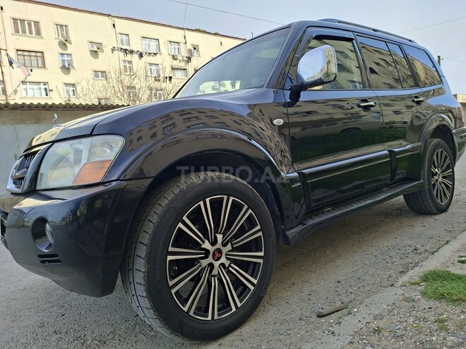 Mitsubishi Pajero-4