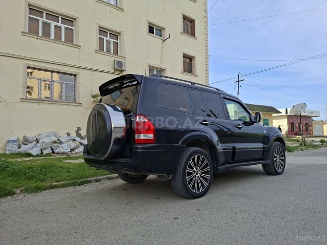 Mitsubishi Pajero-10