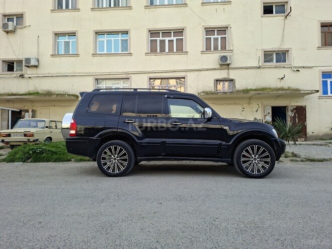 Mitsubishi Pajero-11