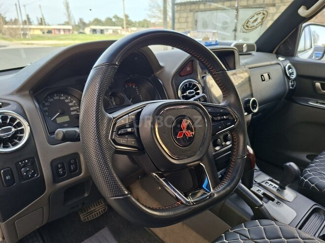 Mitsubishi Pajero-16