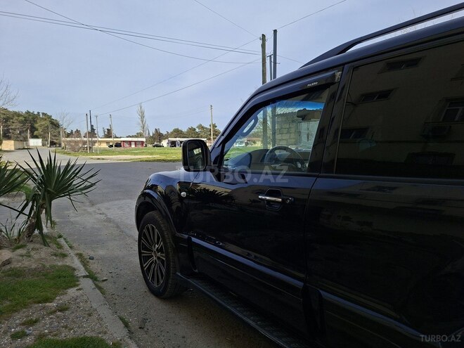 Mitsubishi Pajero-6