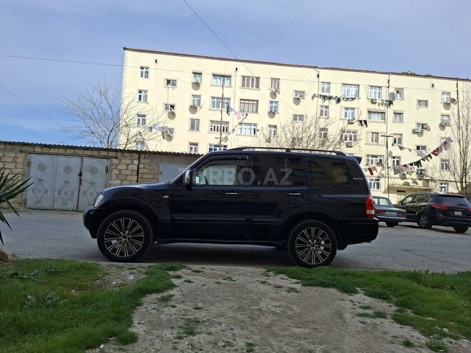 Mitsubishi Pajero-12