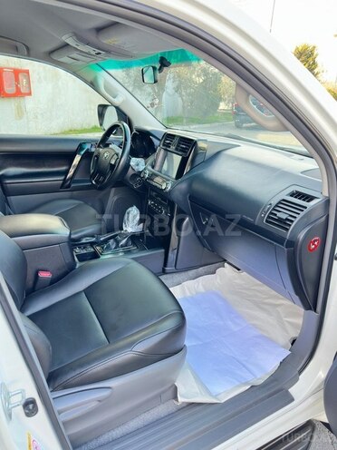 Toyota Land Cruiser Prado-9