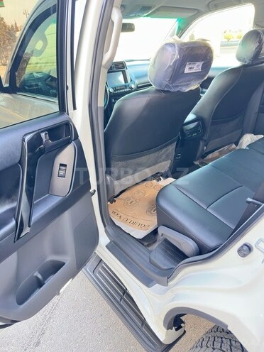 Toyota Land Cruiser Prado-15