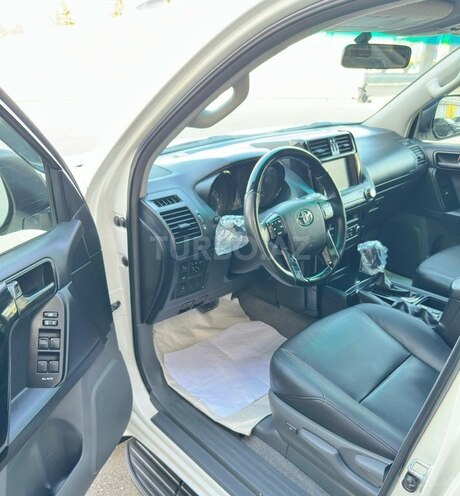 Toyota Land Cruiser Prado-10