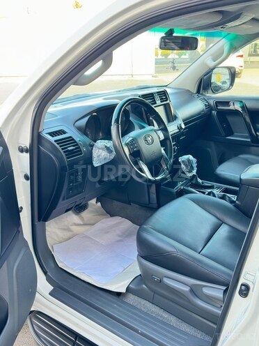 Toyota Land Cruiser Prado-12