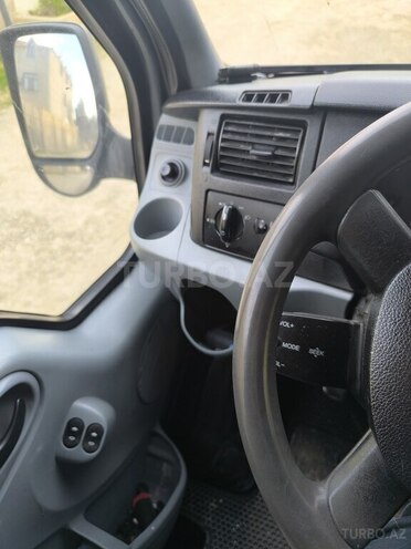 Ford Transit-9