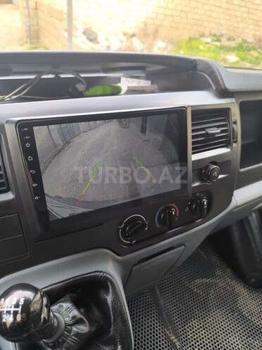 Ford Transit-10