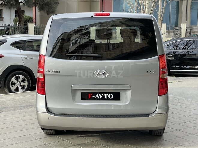 Hyundai H-1-12