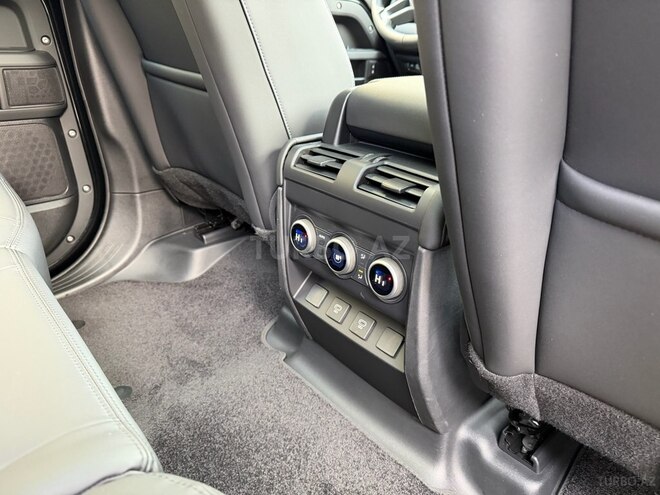 Land Rover Defender-25