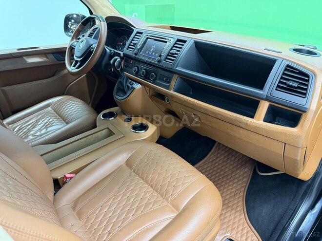 Volkswagen Transporter-10