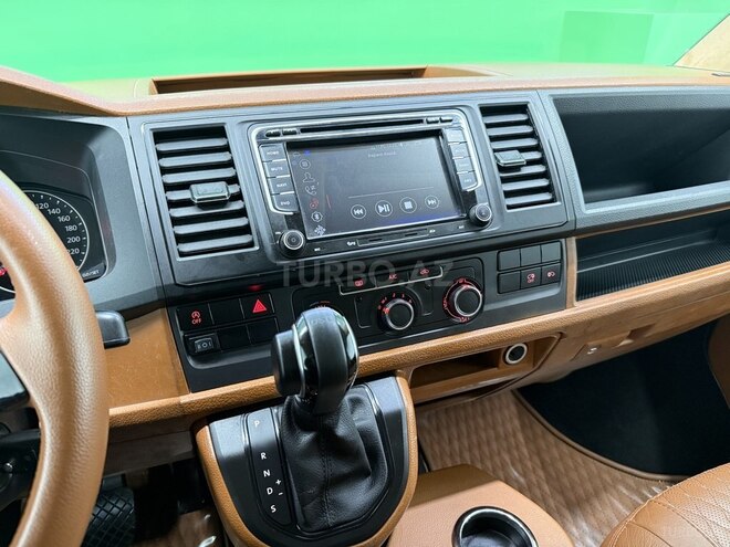 Volkswagen Transporter-11