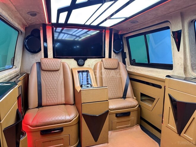 Volkswagen Transporter-14