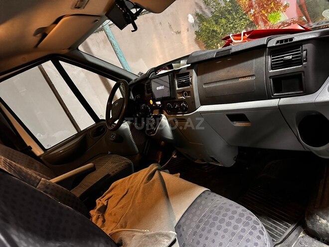 Ford Transit-3