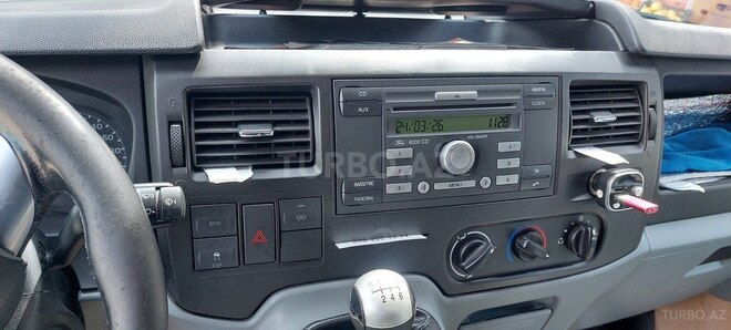 Ford Transit-16