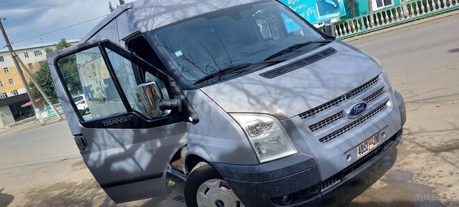 Ford Transit-5