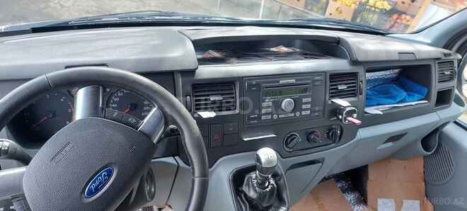 Ford Transit-13