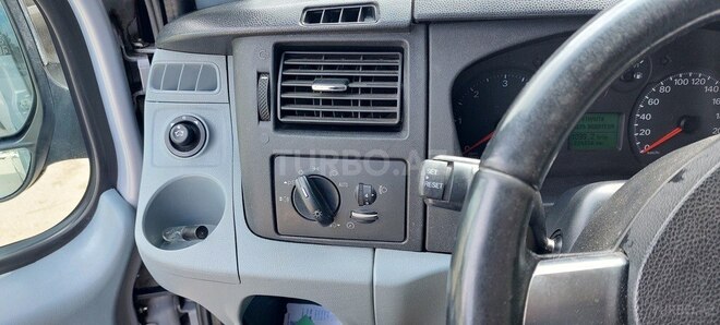 Ford Transit-11