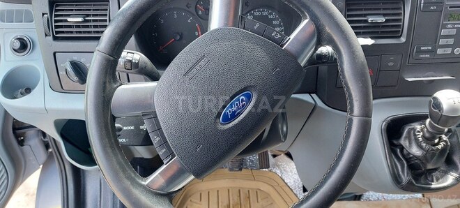 Ford Transit-12