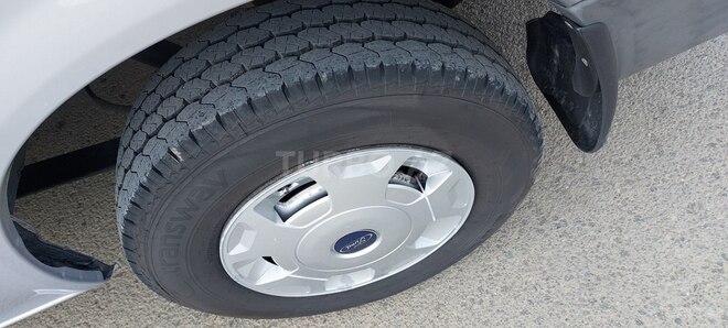 Ford Transit-9