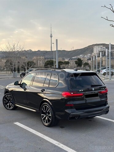 BMW X7-8