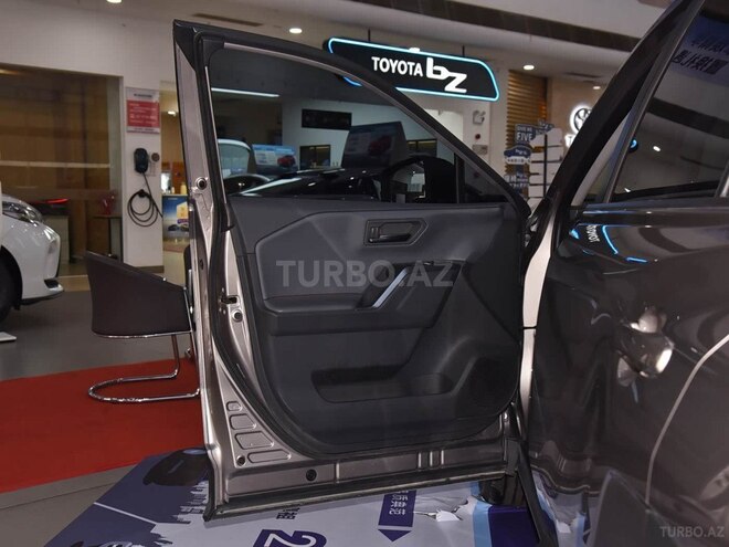 Toyota RAV4-16