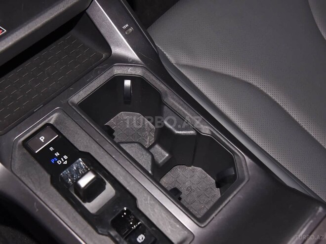 Toyota RAV4-12