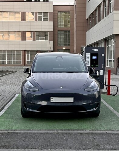 Tesla Model Y-1